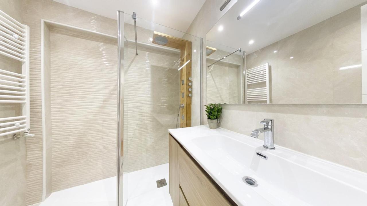 Miramar Luxurious Flat, 3 Double Rooms, Free Parking, Terrace, Completely New San Sebastián Exterior foto
